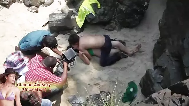 গ্রীষ্মে একজন মানুষ, এবং একটি বাংলাদেশী এক্সক্স ভিডিও তাঁবু একটি গাভী ধরা