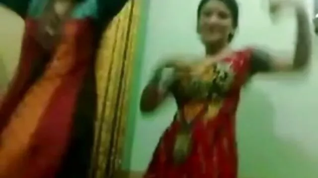 রাশিয়ান তিনটি সদস্যদের wwwবাংলা xx এসেছিলেন!