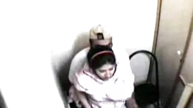 বিস্ময়কর বাংলাxxx v মহিলার সঙ্গে ভদকা একটি বোতল.