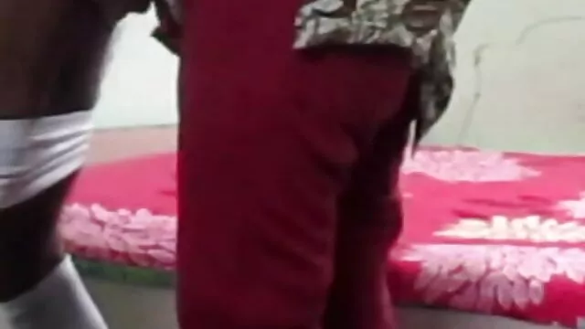 চা ভদ্রমহিলা আসেন এবং রান্নাঘর থেকে সরাসরি নেতৃত্বে ভিডিও বাংলা xxx